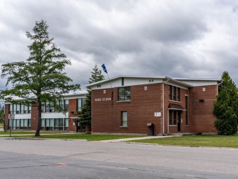 École Saint-Jean-de-Bégin École Saint-Jean-de-Bégin