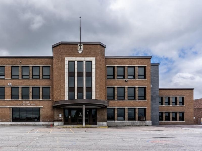 École Saint-Jean-Batiste École Saint-Jean-Batiste