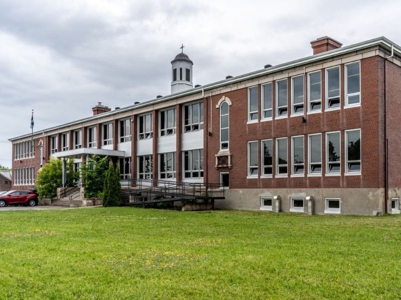 École Notre-Dame-du-Sourire École Notre-Dame-du-Sourire